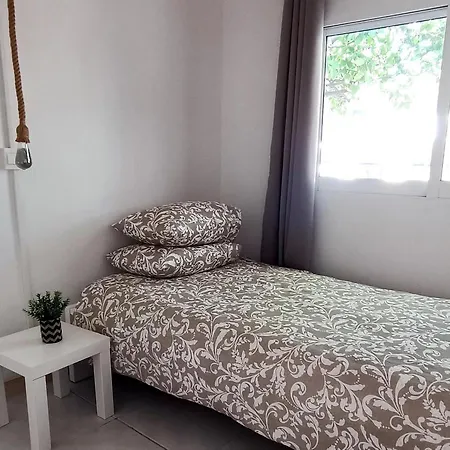 בית נופש Avra House *