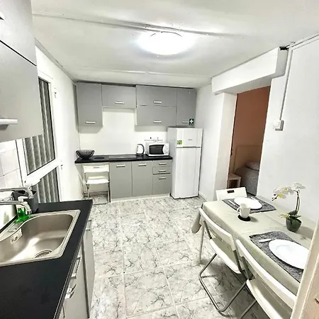 Avra House בית נופש *