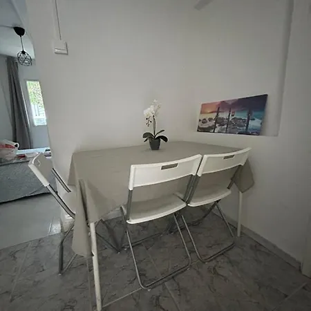 Avra House בית נופש *