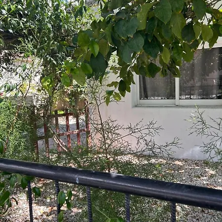 Avra House בית נופש *