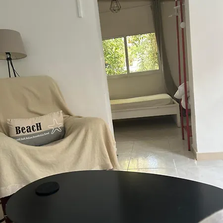 Avra House בית נופש *