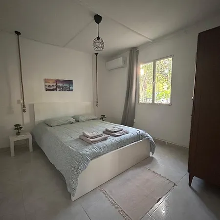 Avra House בית נופש *